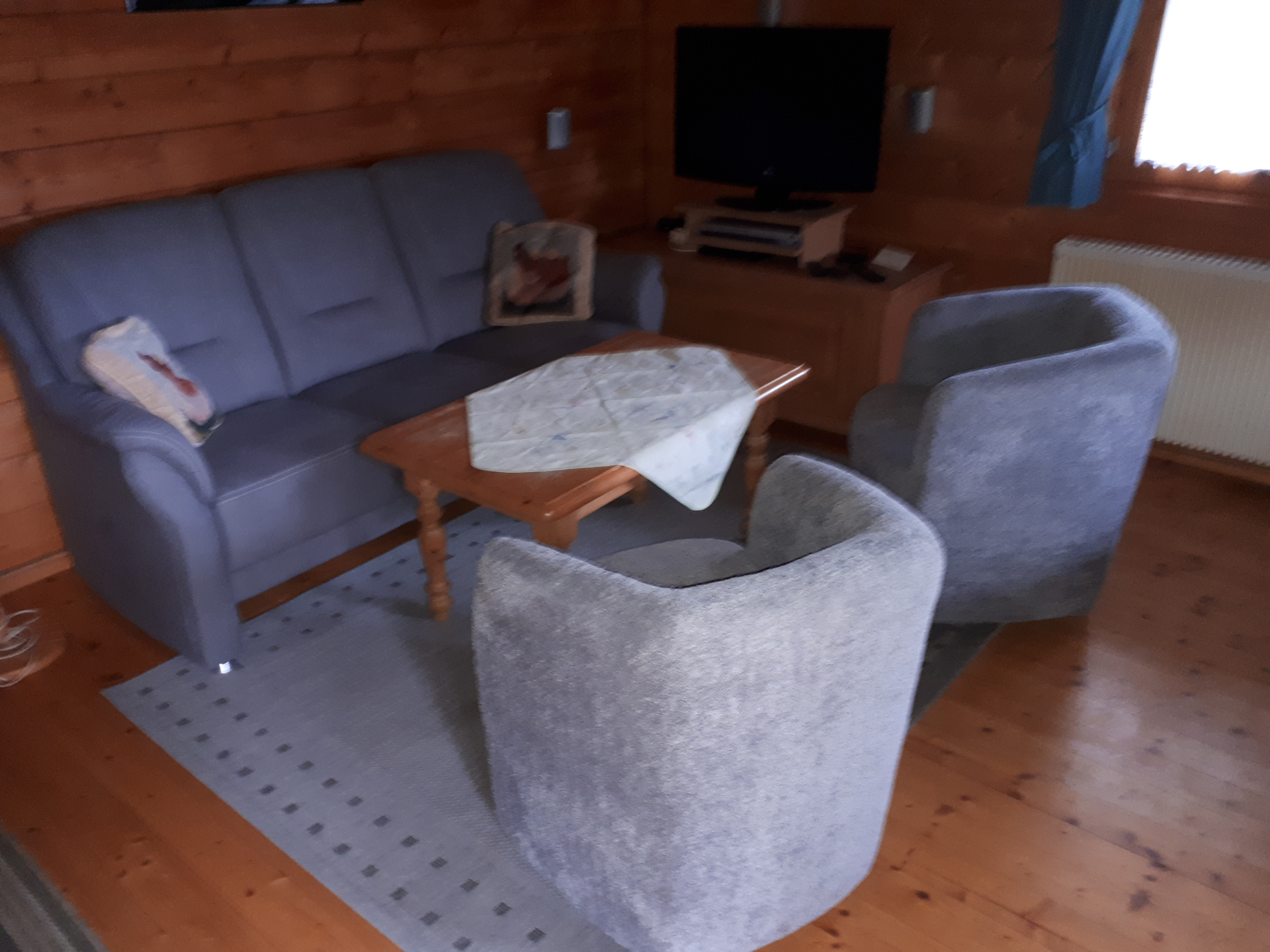 Wohnbereich mit Sitzgruppe, digitalem SAT-Receiver, LCD-TV, DVD-Player, WLAN , Ferienhaus 8 / Blockhaus in Stamsried / Bayerischer Wald